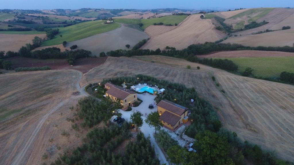 Agriturismo Tenuta Belvedere Villa Belvedere Ostrense ภายนอก รูปภาพ